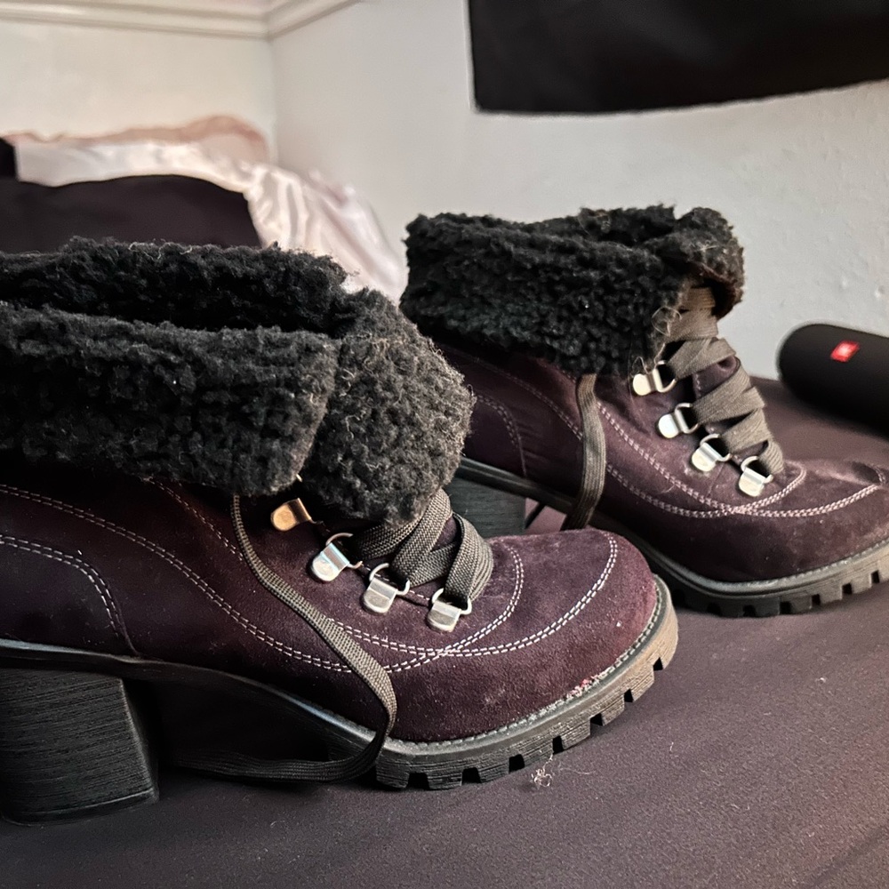 Jellypop Women's Black Ankle Boots With fluffy cuffs. Size 8.5